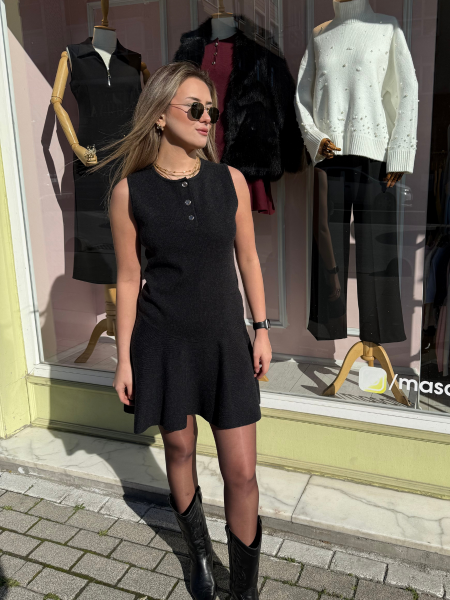 BİSİKLET YAKA DÜĞMELİ VOLANLI TRİKO ELBİSE