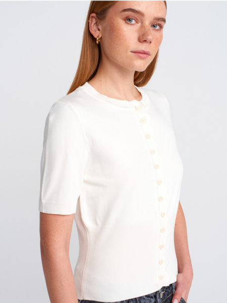 BİSİKLET YAKA DÜĞMELİ TRİKO HIRKA EKRU