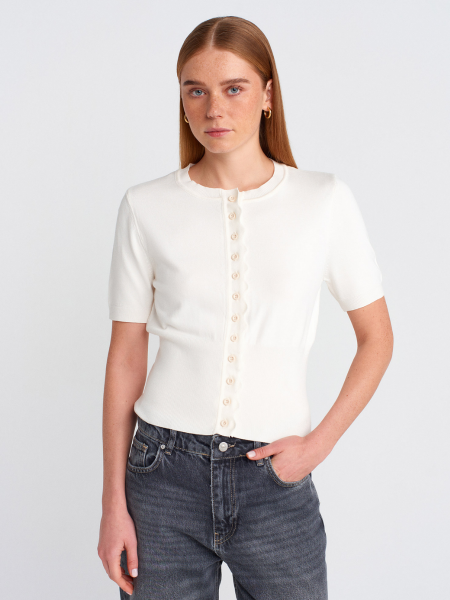 BİSİKLET YAKA DÜĞMELİ TRİKO HIRKA EKRU