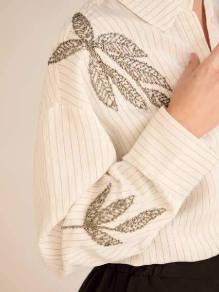 DİK ÇİZGİLİ NAKIŞLI PAMUKLU  GÖMLEK