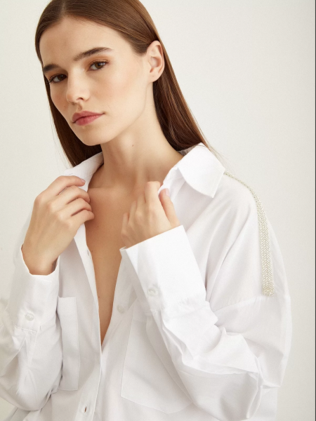 OMUZDA BONCUK DETAYLI OVERSİZE GÖMLEK