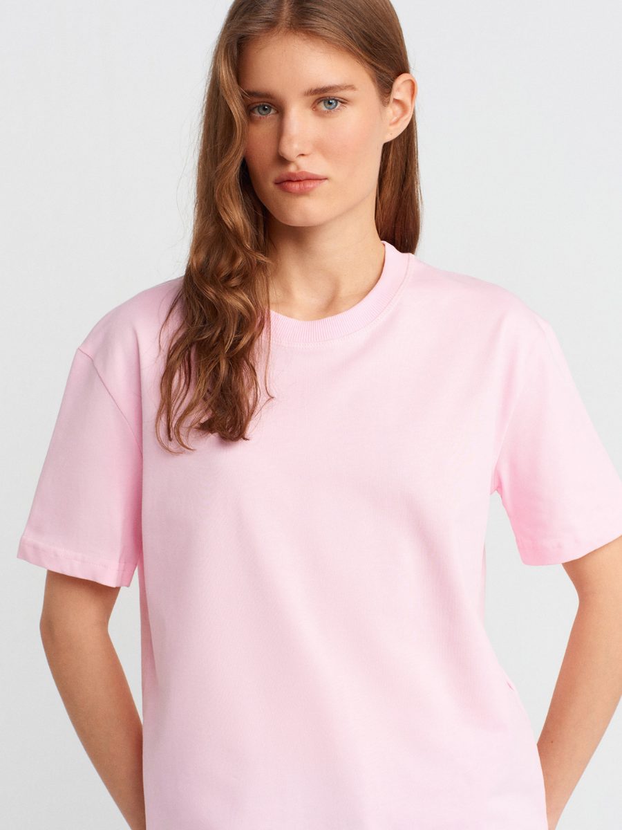 DEKORATİF DİKİŞLİ BİSİKLET YAKA TSHİRT AÇIK PEMPE