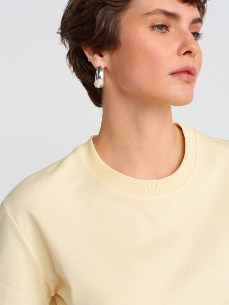 DEKORATİF DİKİŞLİ  BİSİKLET YAKA TSİHİRT AÇIK SARI