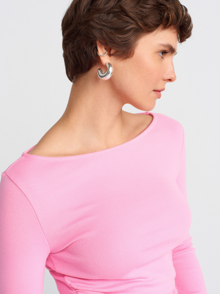 KAYIK YAKA UZUN KOLLU TOP PEMBE