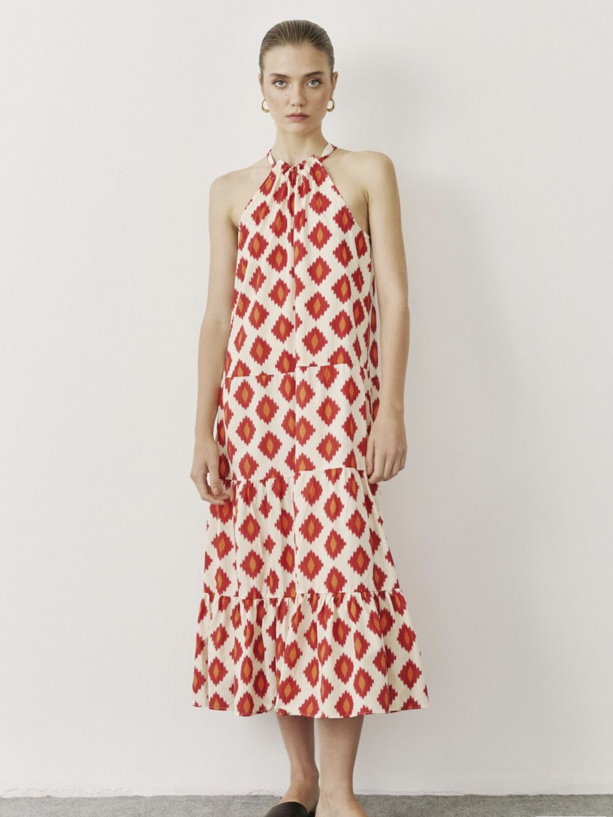 DESENLİ HALTER YAKA ELBİSE