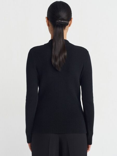 Dik Yaka Çıtçıtlı Triko Kazak-Siyah