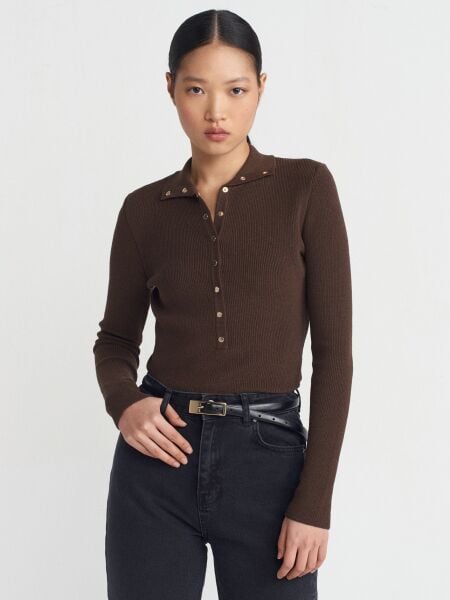 Dik Yaka Çıtçıtlı Triko Kazak-Kahve