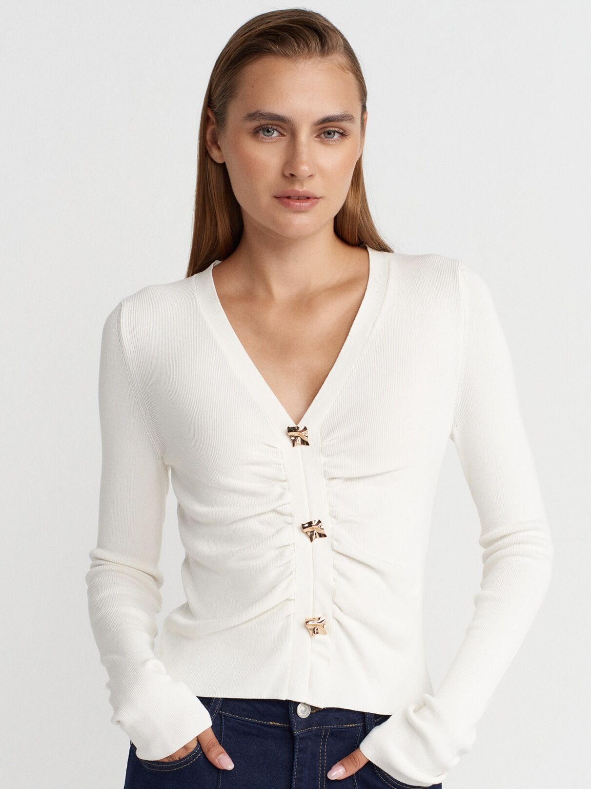 V Yaka Düğmeli Triko Kazak-ekru