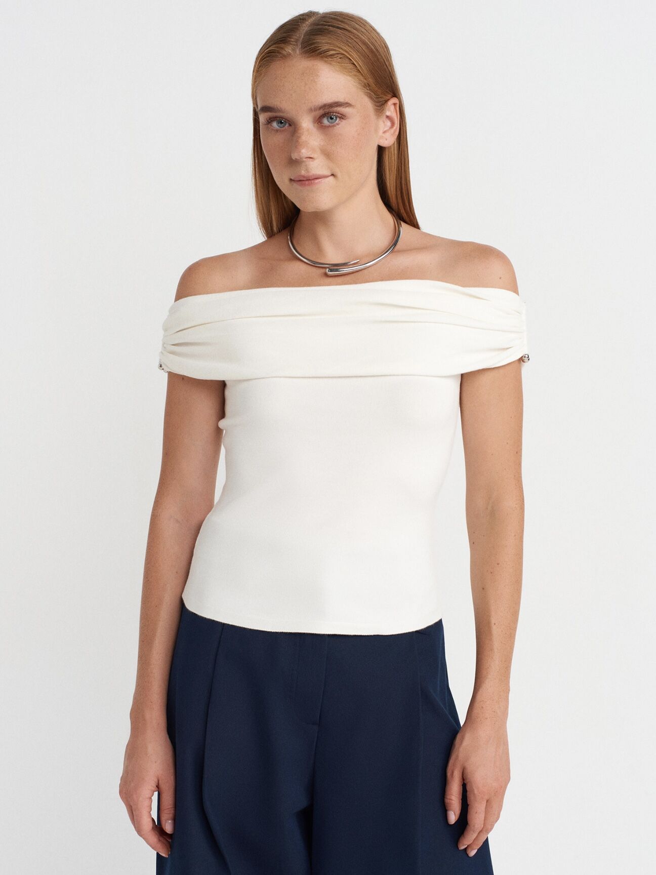 Bardot Yaka Metal Detaylı Triko Bluz-Ekru