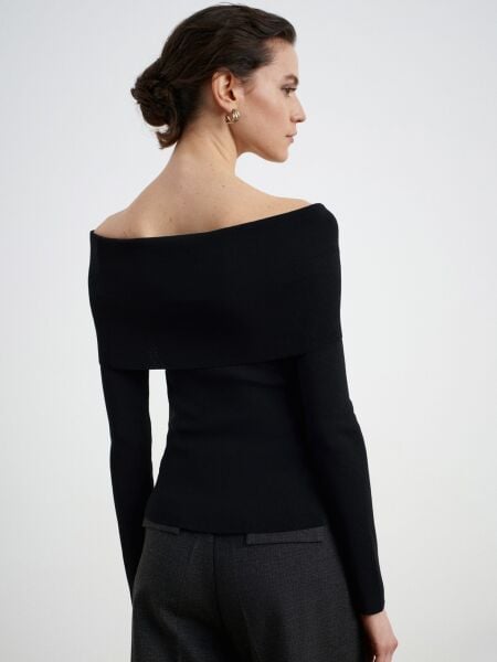 Omzu Açık Fiyonk Detaylı Top-Siyah