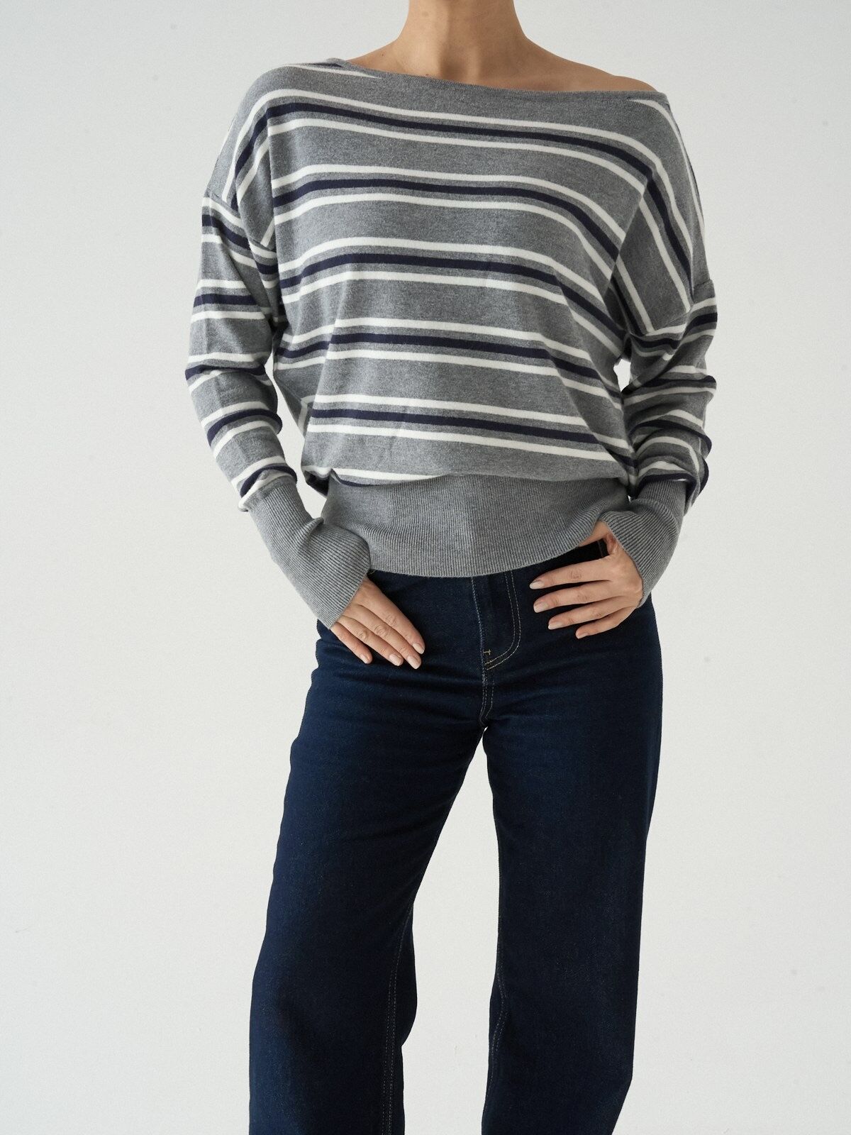 Yumoş dokulu asimetrik kesim şeritli triko -füme