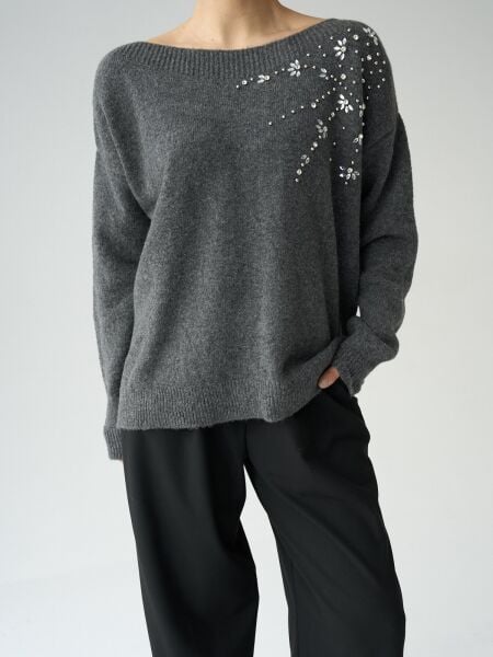 Kayık Yaka Ön Kısmı Taşlı Oversize Kazak