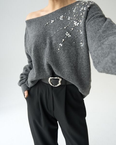 Kayık Yaka Ön Kısmı Taşlı Oversize Kazak