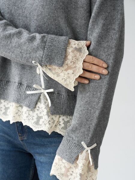 Kol ve etek ucu dantelli kazak -gri